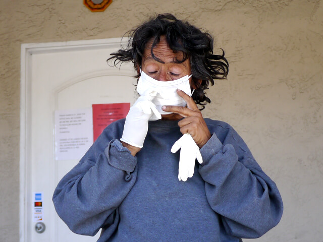 ONE BITE CHALLENGE AFTER CORONAVIRUS (COVID-19)の写真素材撮影、ホームレスの人々