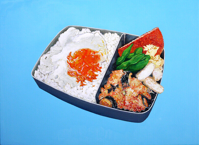 BENTO-August 14, 2016（熱量679kcal、蛋白質26.2g、脂質28.6g、炭水化物75.3g、塩分3.1g／原材料名：御飯（国産）、グラタン（ナス、エビ、トマト、チーズ）、笹かまぼこ、クリームコロッケ、目玉焼き、枝豆、マヨネーズ、合成清酒、顆粒コンソメ、食塩、砂糖）2016年 キャンバスにアクリル 33×45cm