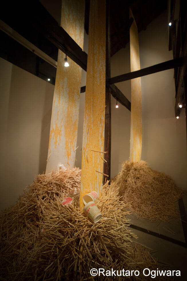 新宅睦仁個展「カップヌードルの滝」@HAGISOの展示風景