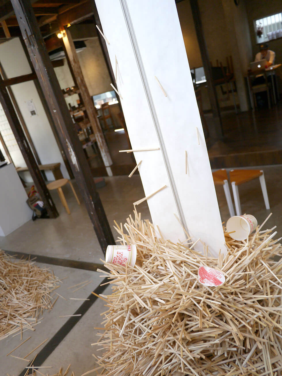 新宅睦仁個展「カップヌードルの滝」@HAGISOの展示風景