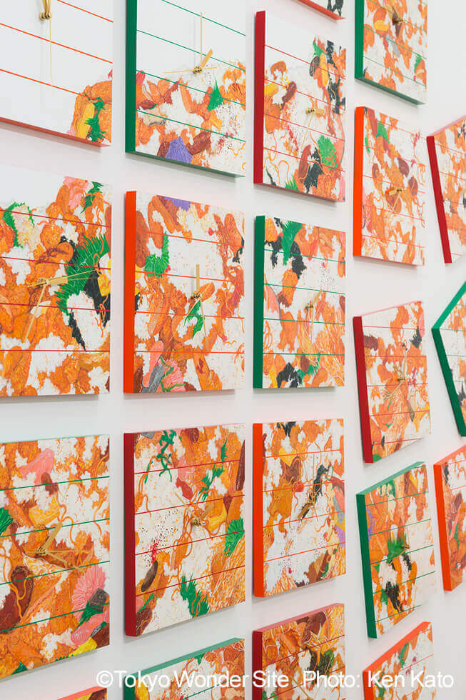 新宅睦仁個展「コンビニ弁当の山－Time is money.」@トーキョーワンダーサイト渋谷の展示風景