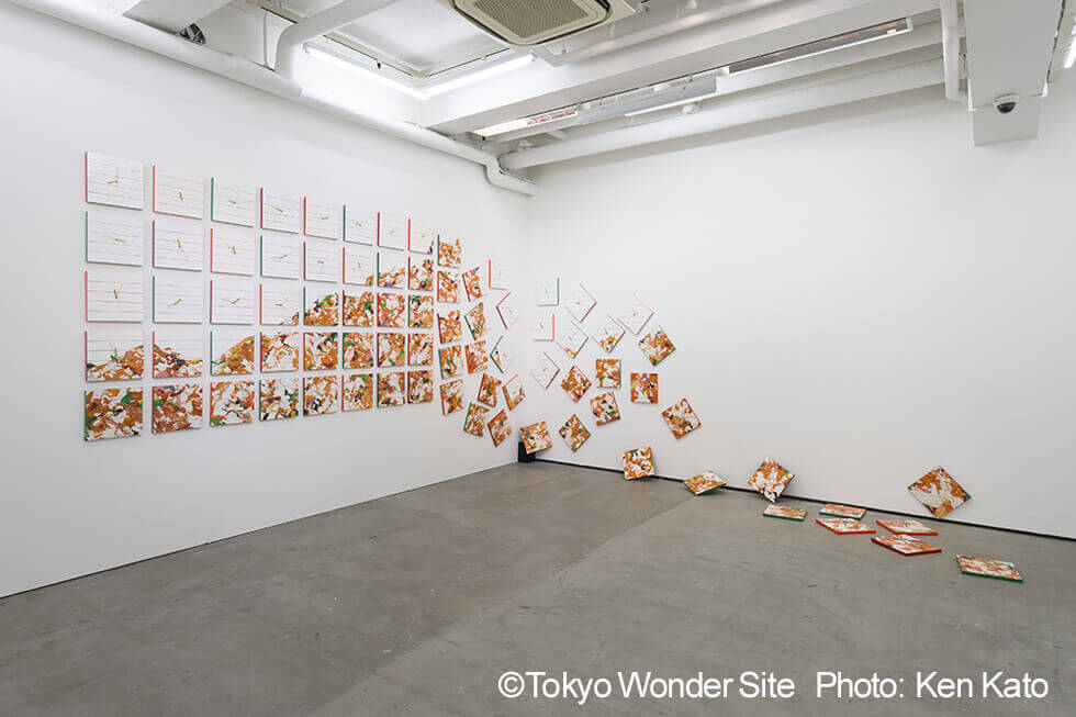 新宅睦仁個展「コンビニ弁当の山－Time is money.」@トーキョーワンダーサイト渋谷の展示風景