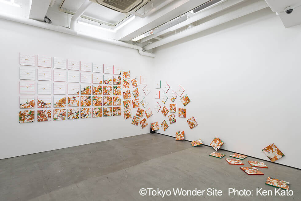 新宅睦仁個展「コンビニ弁当の山－Time is money.」@トーキョーワンダーサイト渋谷の展示風景