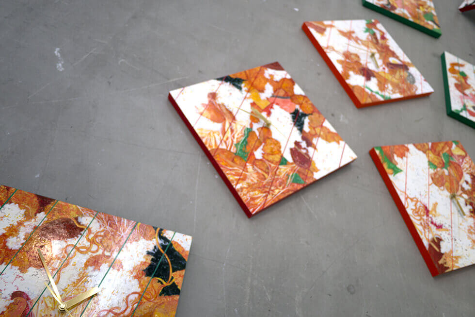 新宅睦仁個展「コンビニ弁当の山－Time is money.」@トーキョーワンダーサイト渋谷の展示風景