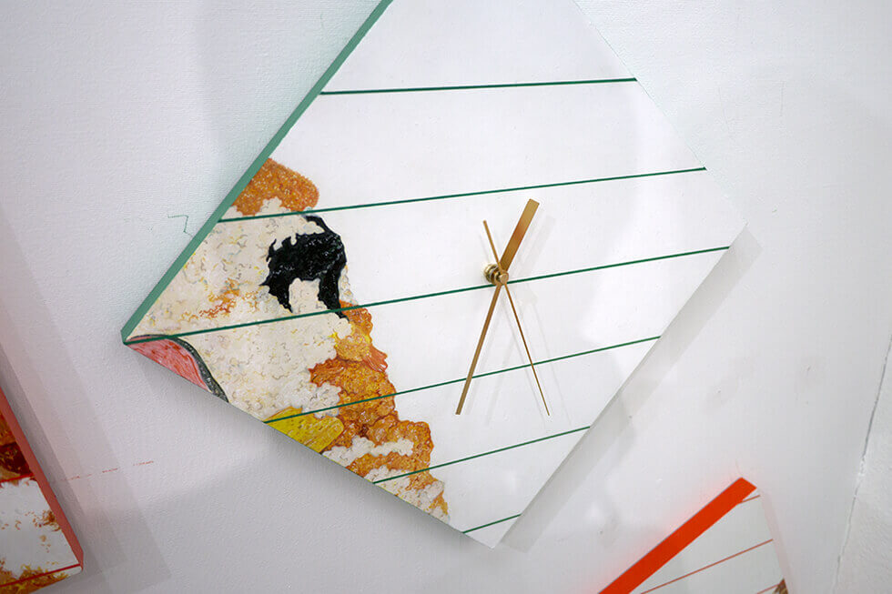 新宅睦仁個展「コンビニ弁当の山－Time is money.」@トーキョーワンダーサイト渋谷の展示風景