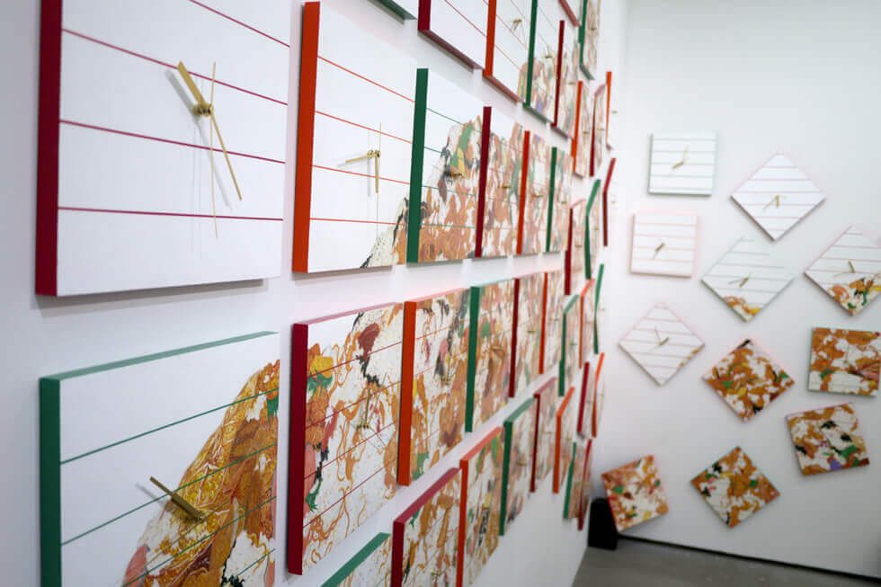 新宅睦仁個展「コンビニ弁当の山－Time is money.」@トーキョーワンダーサイト渋谷の展示風景