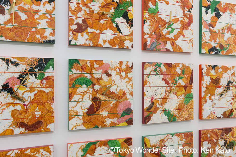 新宅睦仁個展「コンビニ弁当の山－Time is money.」@トーキョーワンダーサイト渋谷の展示風景