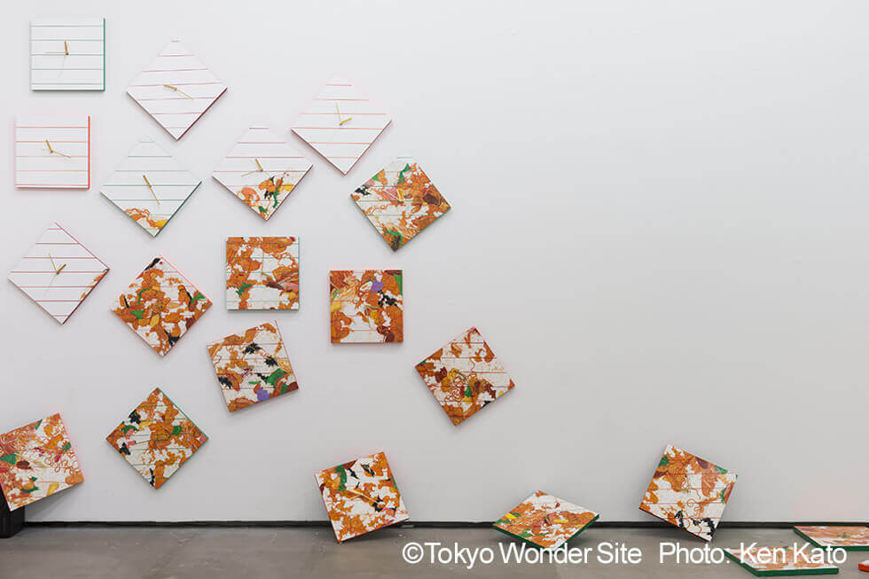 新宅睦仁個展「コンビニ弁当の山－Time is money.」@トーキョーワンダーサイト渋谷の展示風景