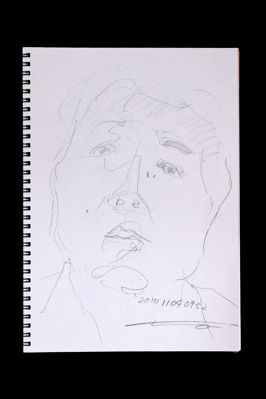 現代美術家の新宅睦仁(シンタクトモニ)の2010年11月4日の自画像/鉛筆ドローイング