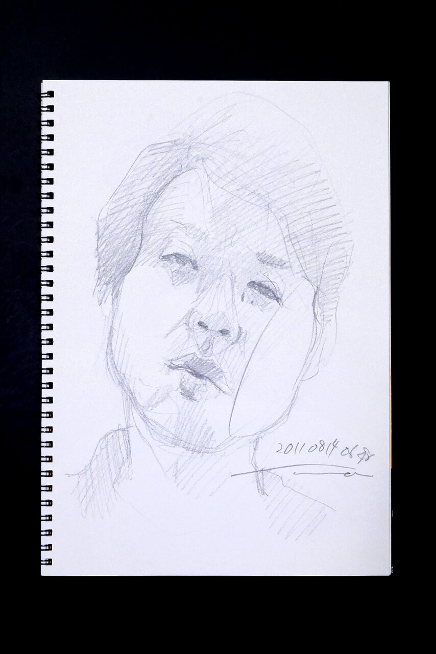 現代美術家の新宅睦仁(シンタクトモニ)の2011年8月14日の自画像/鉛筆ドローイング