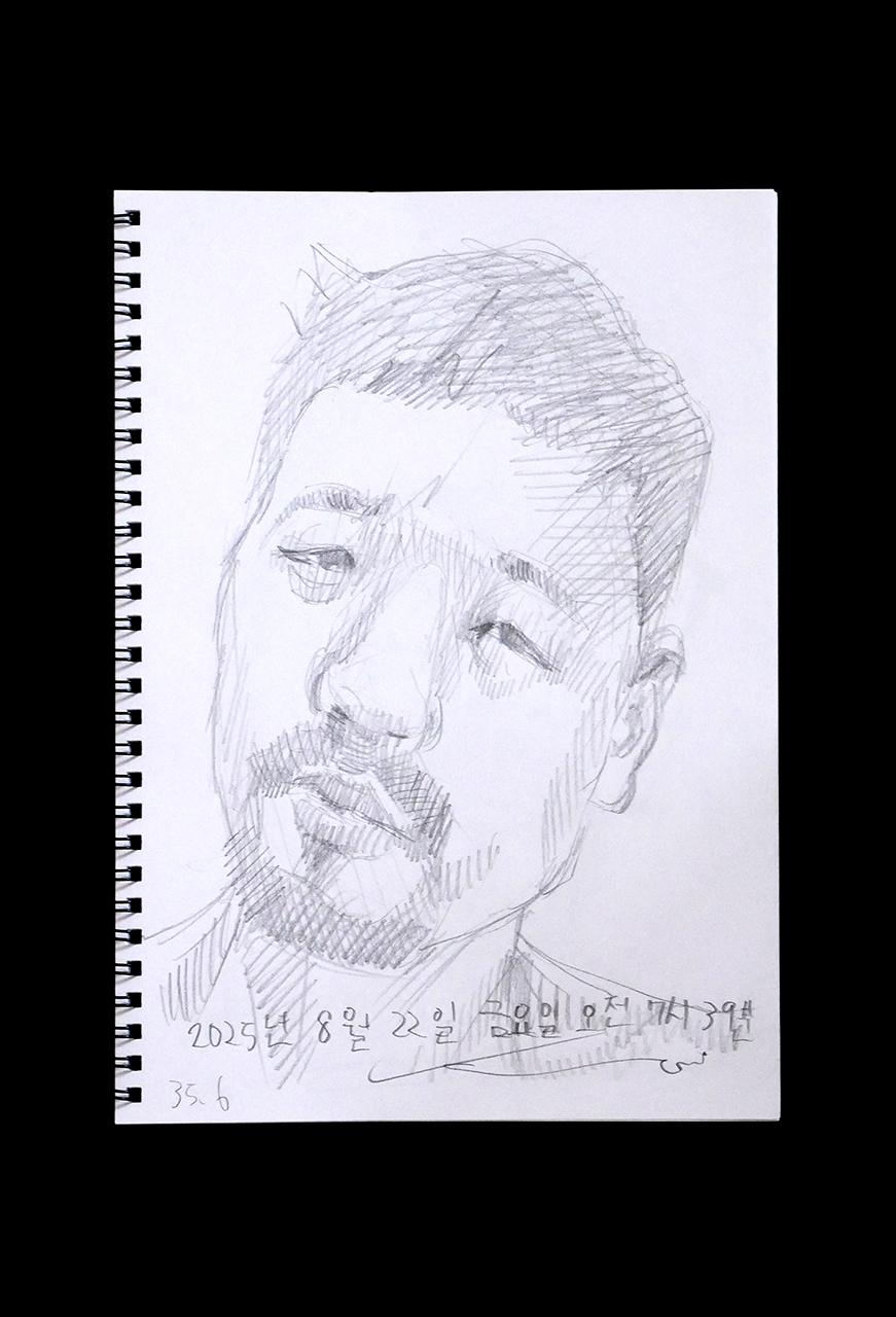 Contemporary artist SHINTAKU Tomoni's 2025/8/22 Self-portrait or pencil drawing