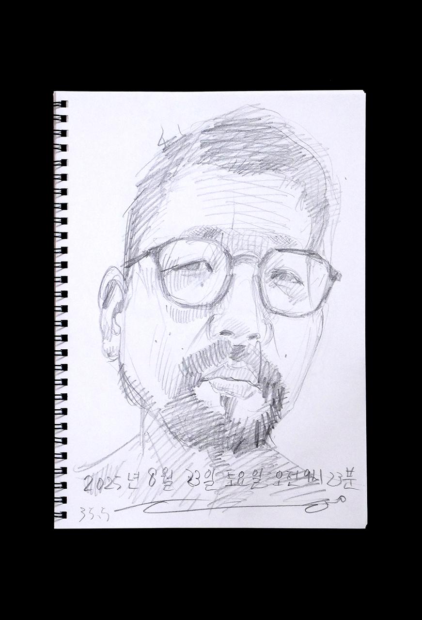 Contemporary artist SHINTAKU Tomoni's 2025/8/23 Self-portrait or pencil drawing