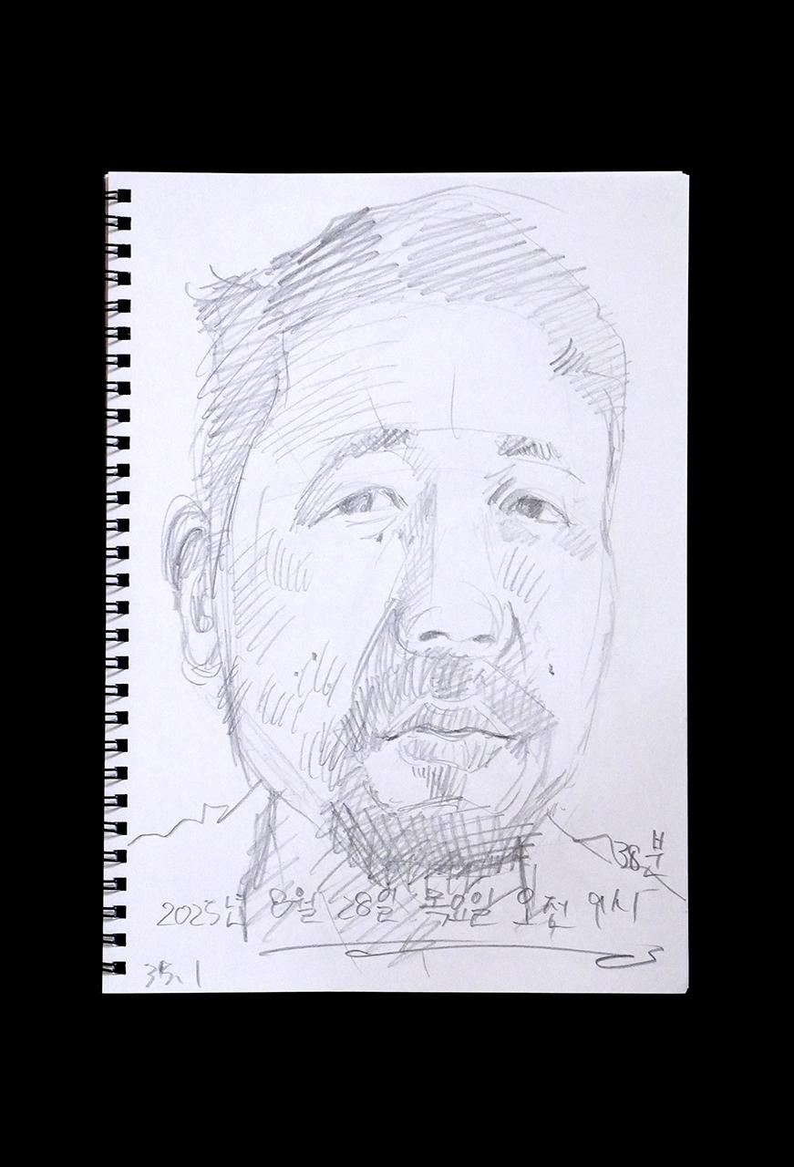 Contemporary artist SHINTAKU Tomoni's 2025/8/28 Self-portrait or pencil drawing