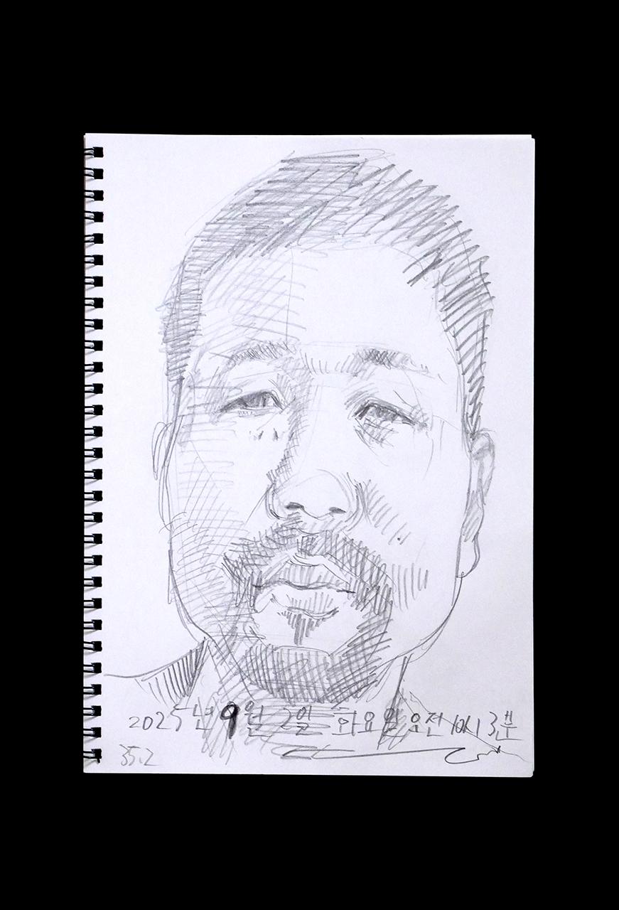 Contemporary artist SHINTAKU Tomoni's 2025/9/2 Self-portrait or pencil drawing