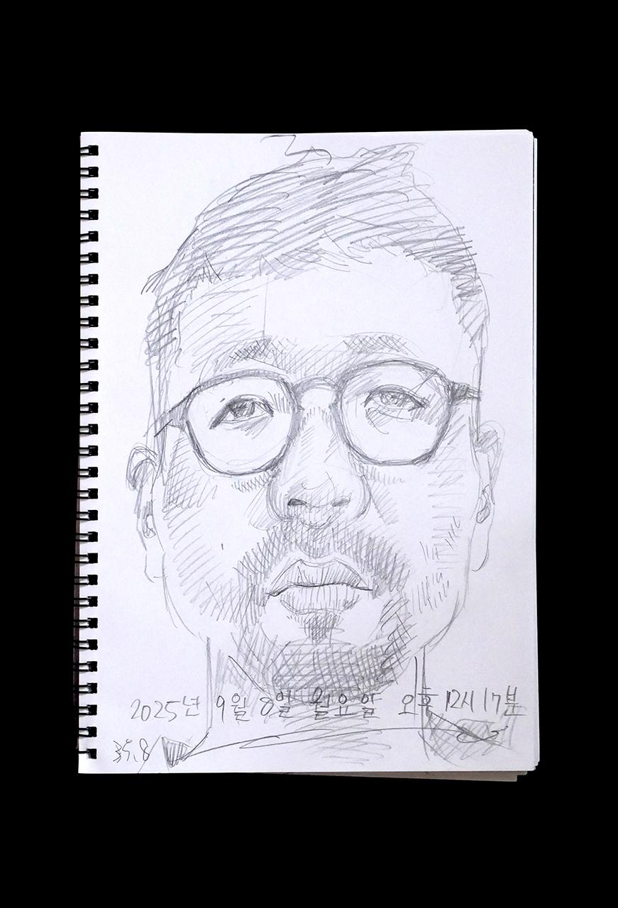 Contemporary artist SHINTAKU Tomoni's 2025/9/8 Self-portrait or pencil drawing