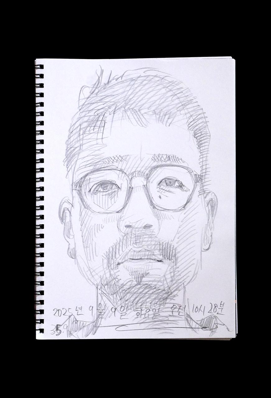Contemporary artist SHINTAKU Tomoni's 2025/9/9 Self-portrait or pencil drawing