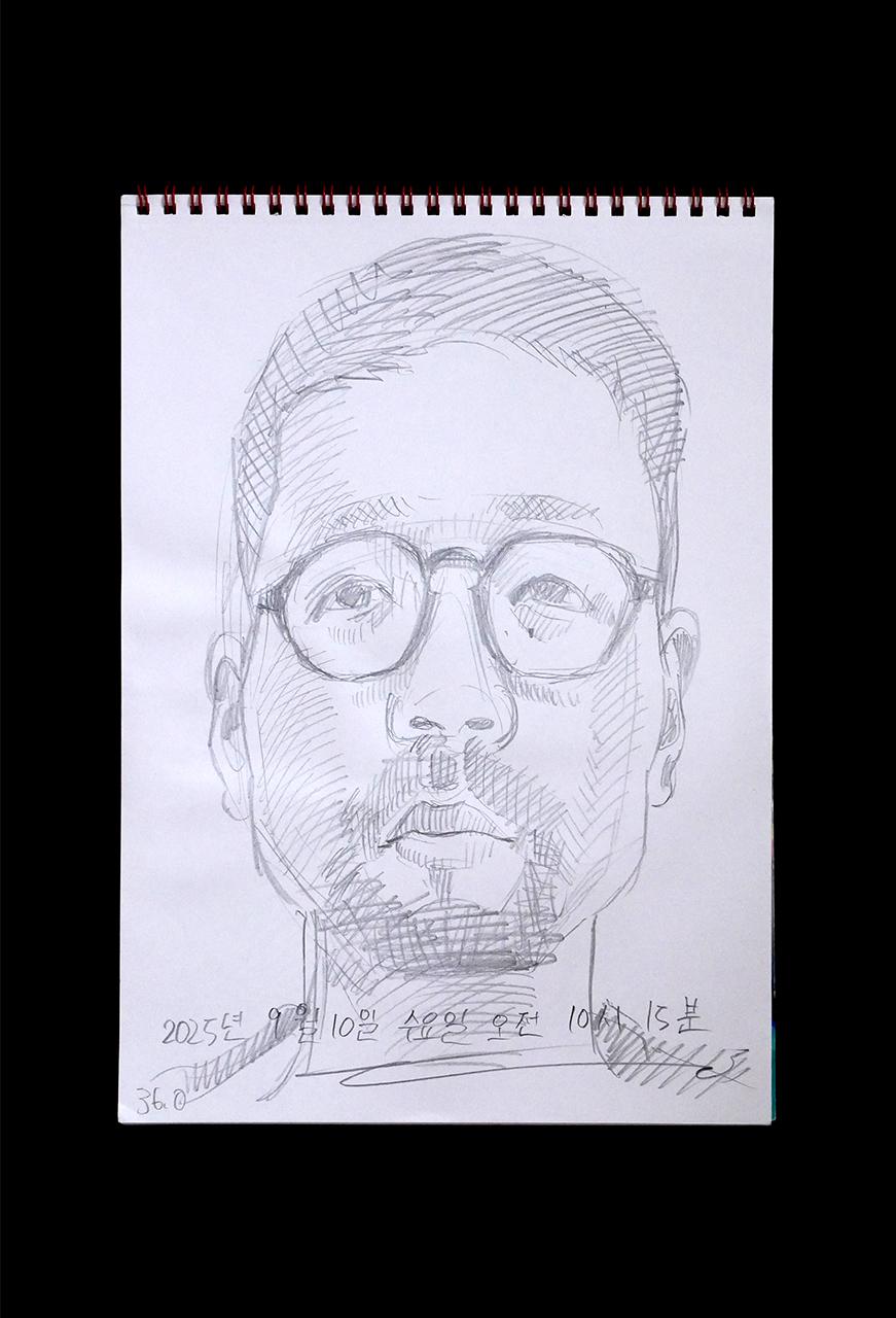 Contemporary artist SHINTAKU Tomoni's 2025/9/10 Self-portrait or pencil drawing
