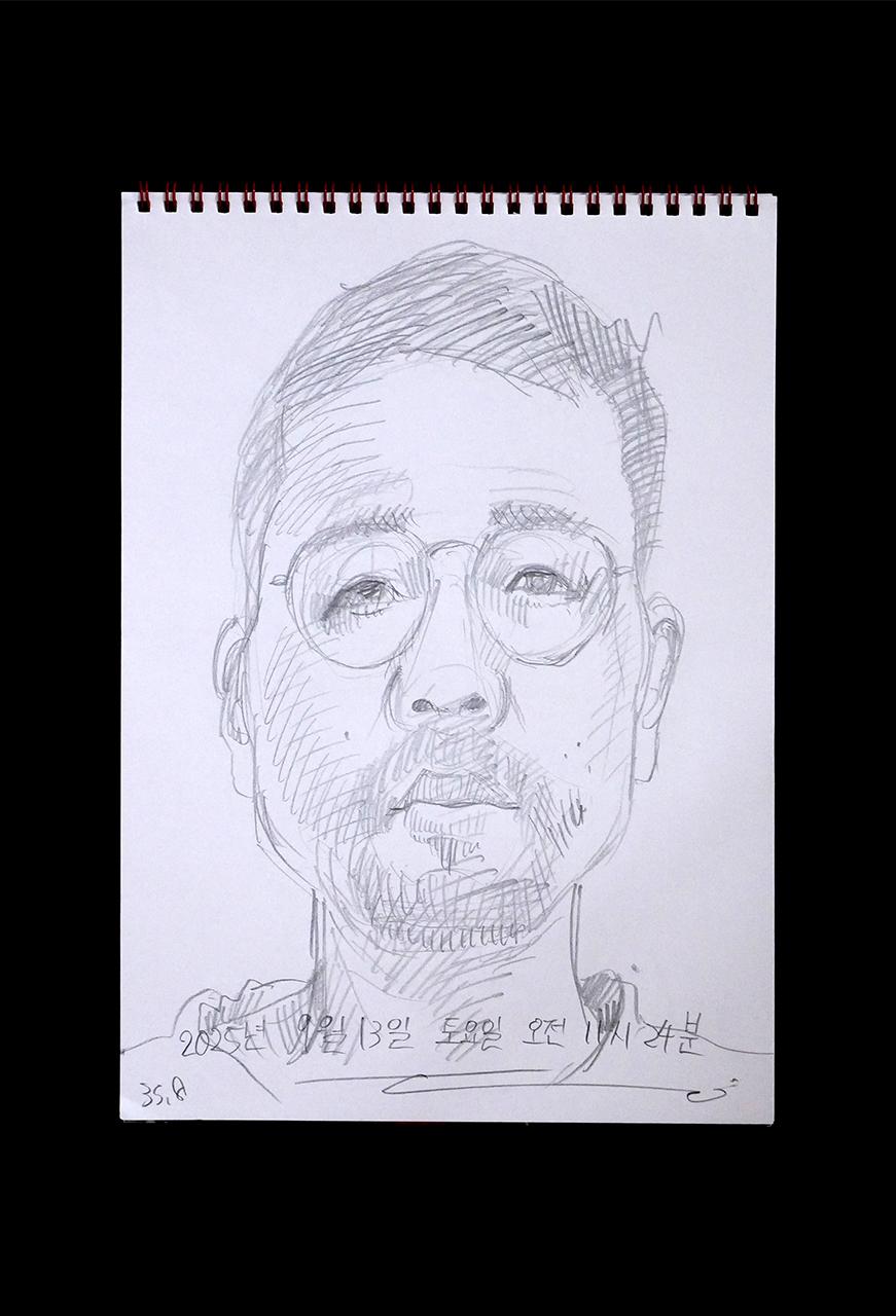 Contemporary artist SHINTAKU Tomoni's 2025/9/13 Self-portrait or pencil drawing