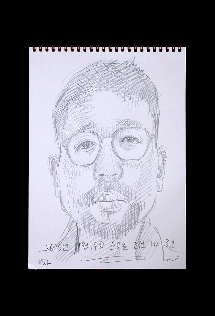 Contemporary artist SHINTAKU Tomoni's 2025/9/14 Self-portrait or pencil drawing