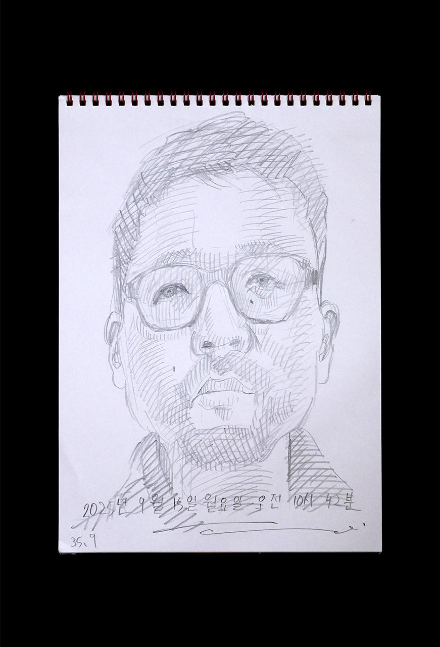 Contemporary artist SHINTAKU Tomoni's 2025/9/15 Self-portrait or pencil drawing