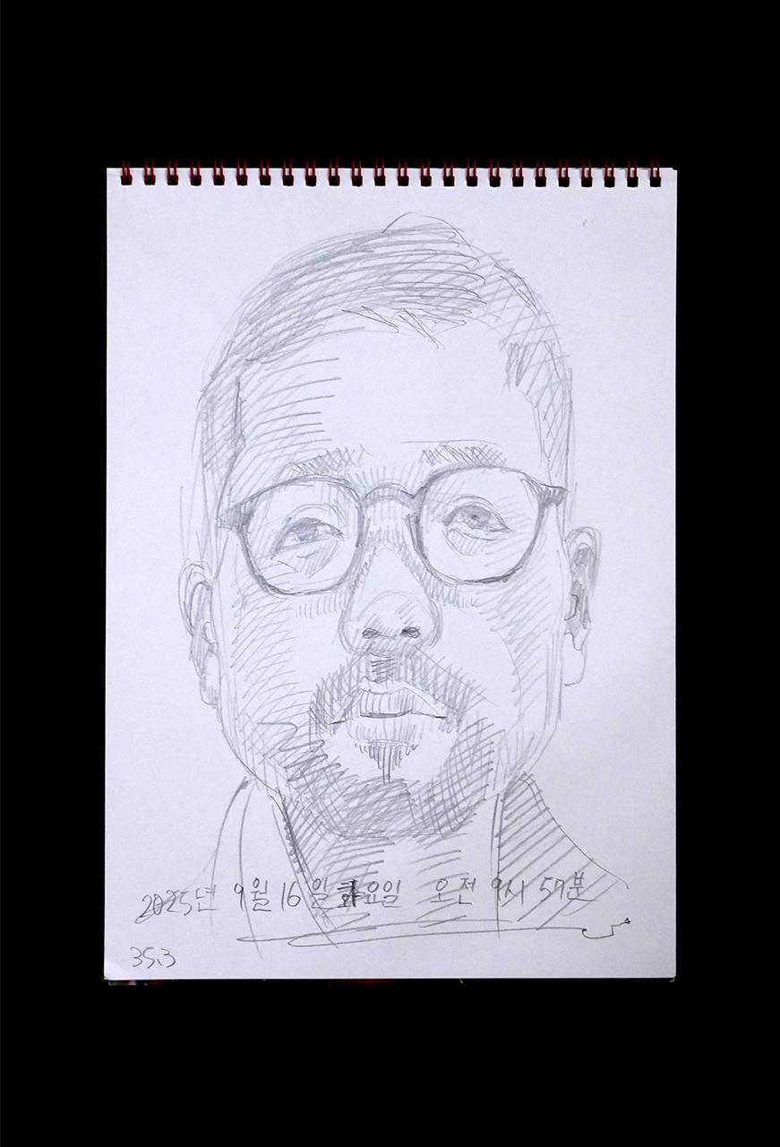 Contemporary artist SHINTAKU Tomoni's 2025/9/16 Self-portrait or pencil drawing