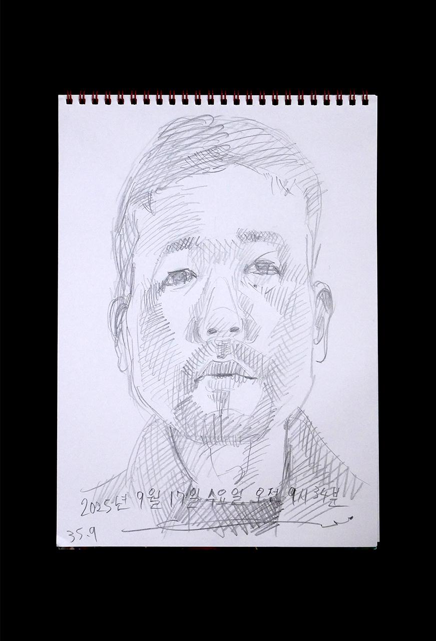 Contemporary artist SHINTAKU Tomoni's 2025/9/17 Self-portrait or pencil drawing