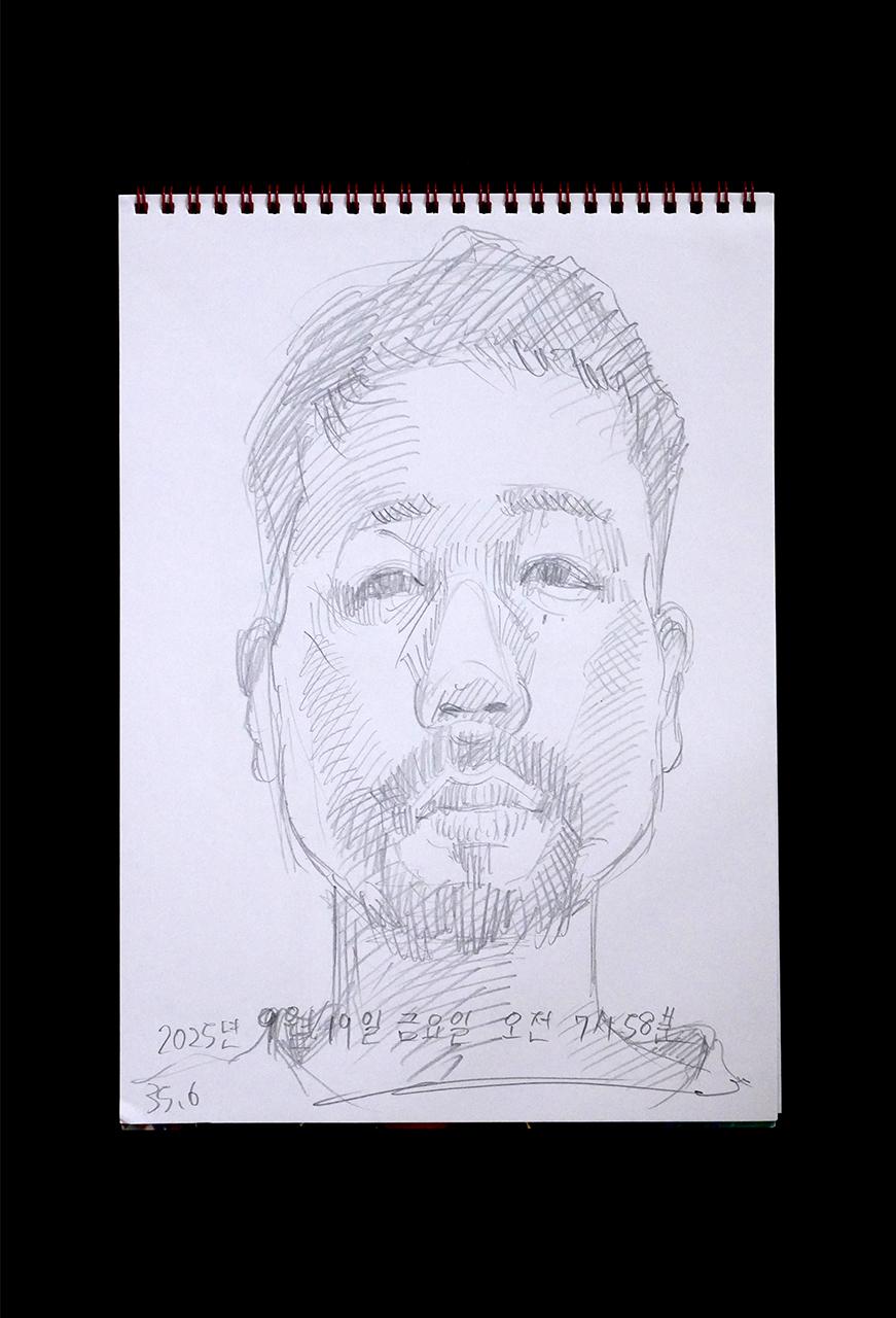 Contemporary artist SHINTAKU Tomoni's 2025/9/19 Self-portrait or pencil drawing