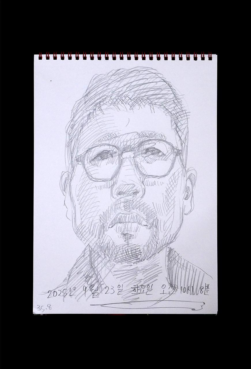 Contemporary artist SHINTAKU Tomoni's 2025/9/23 Self-portrait or pencil drawing