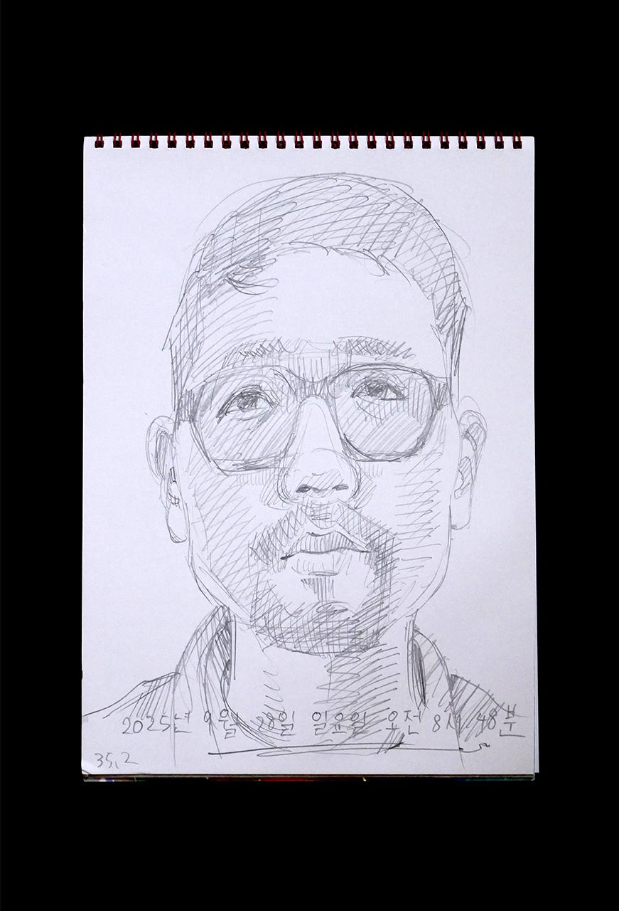 Contemporary artist SHINTAKU Tomoni's 2025/9/28 Self-portrait or pencil drawing