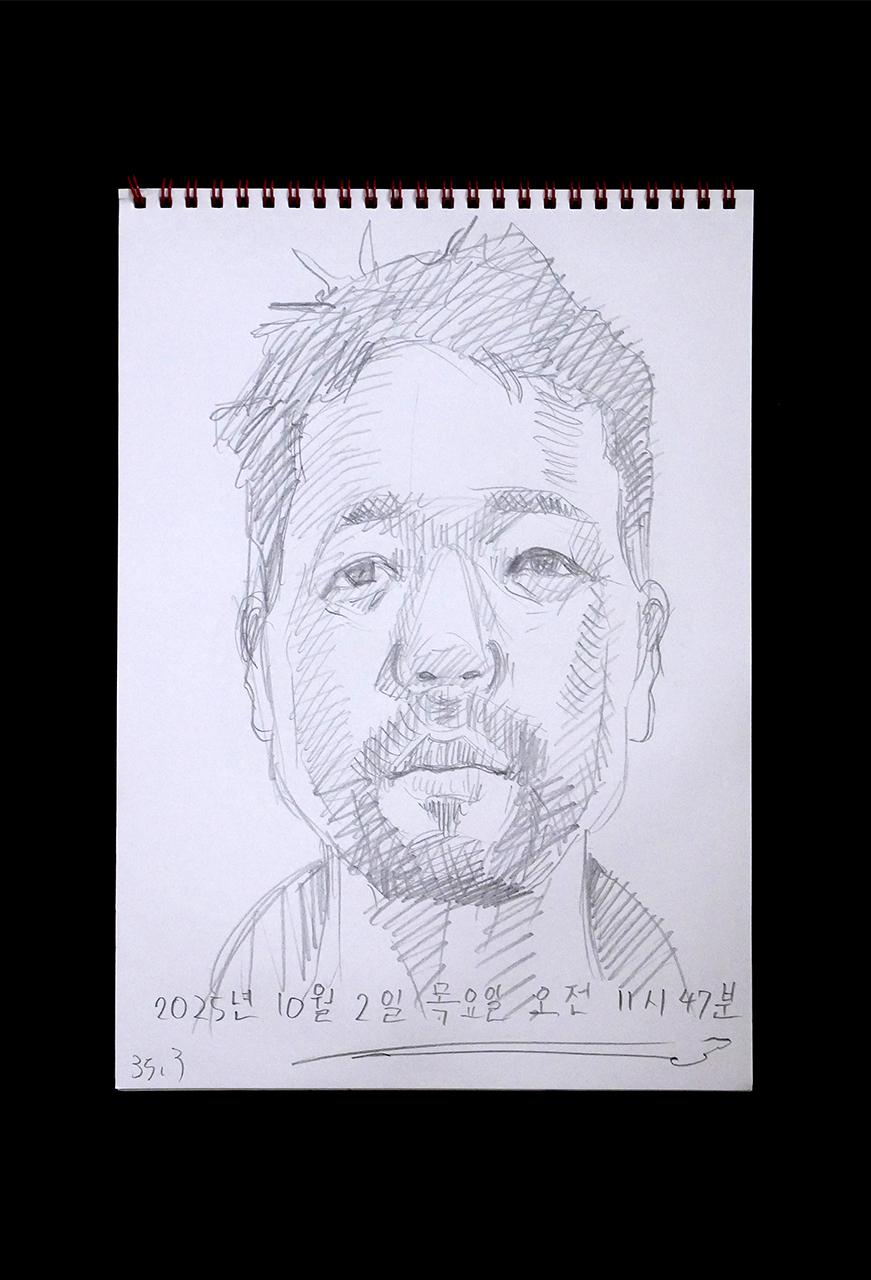Contemporary artist SHINTAKU Tomoni's 2025/10/2 Self-portrait or pencil drawing
