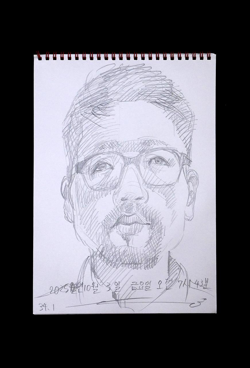 Contemporary artist SHINTAKU Tomoni's 2025/10/3 Self-portrait or pencil drawing