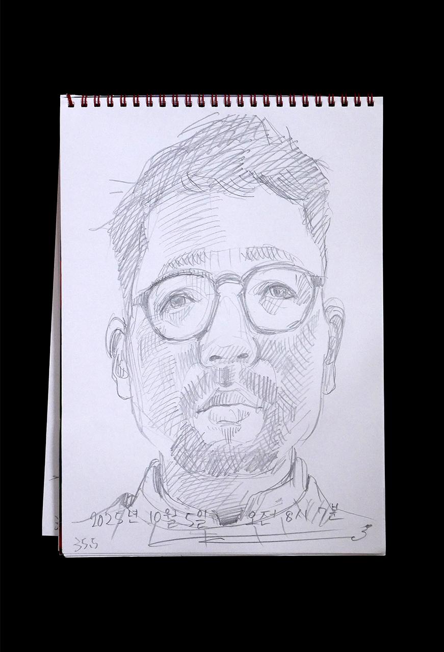 Contemporary artist SHINTAKU Tomoni's 2025/10/5 Self-portrait or pencil drawing