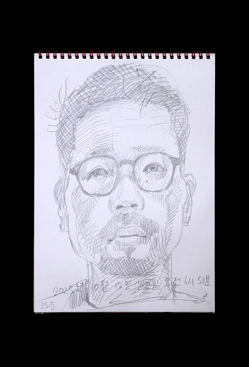 Contemporary artist SHINTAKU Tomoni's 2025/10/12 Self-portrait or pencil drawing