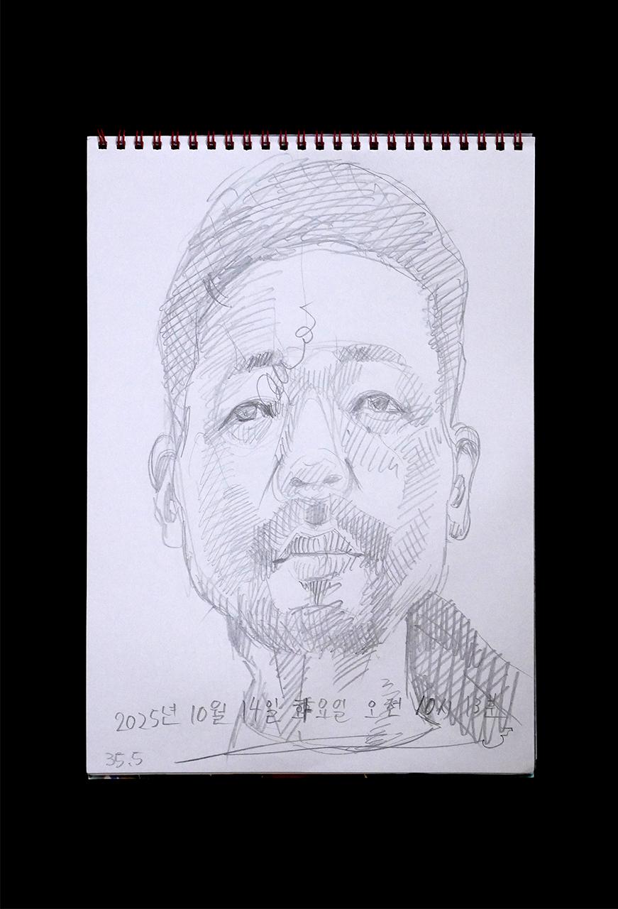 Contemporary artist SHINTAKU Tomoni's 2025/10/14 Self-portrait or pencil drawing