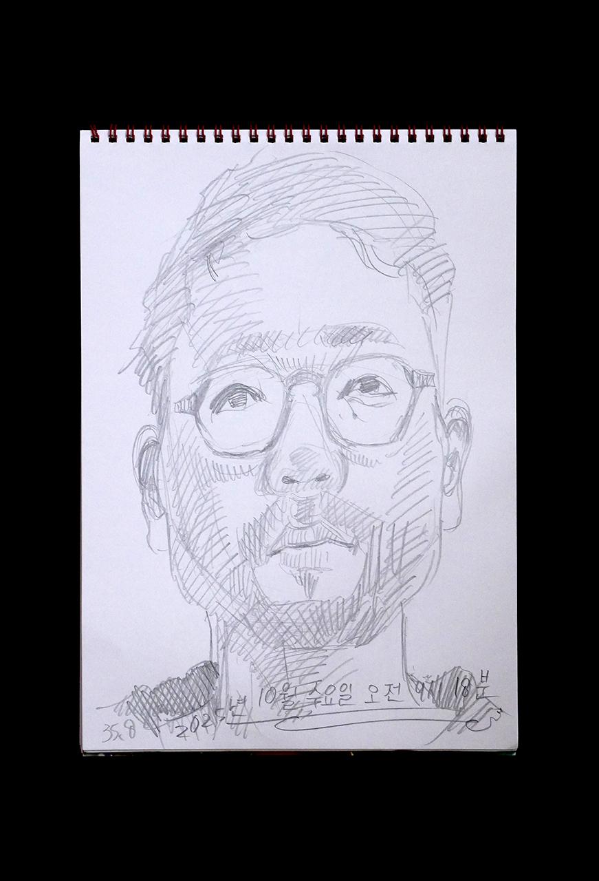 Contemporary artist SHINTAKU Tomoni's 2025/10/15 Self-portrait or pencil drawing