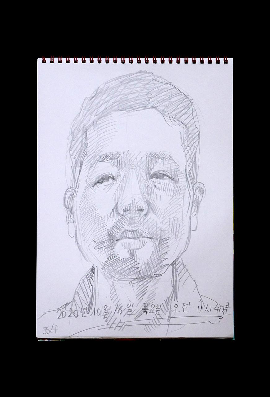 Contemporary artist SHINTAKU Tomoni's 2025/10/16 Self-portrait or pencil drawing