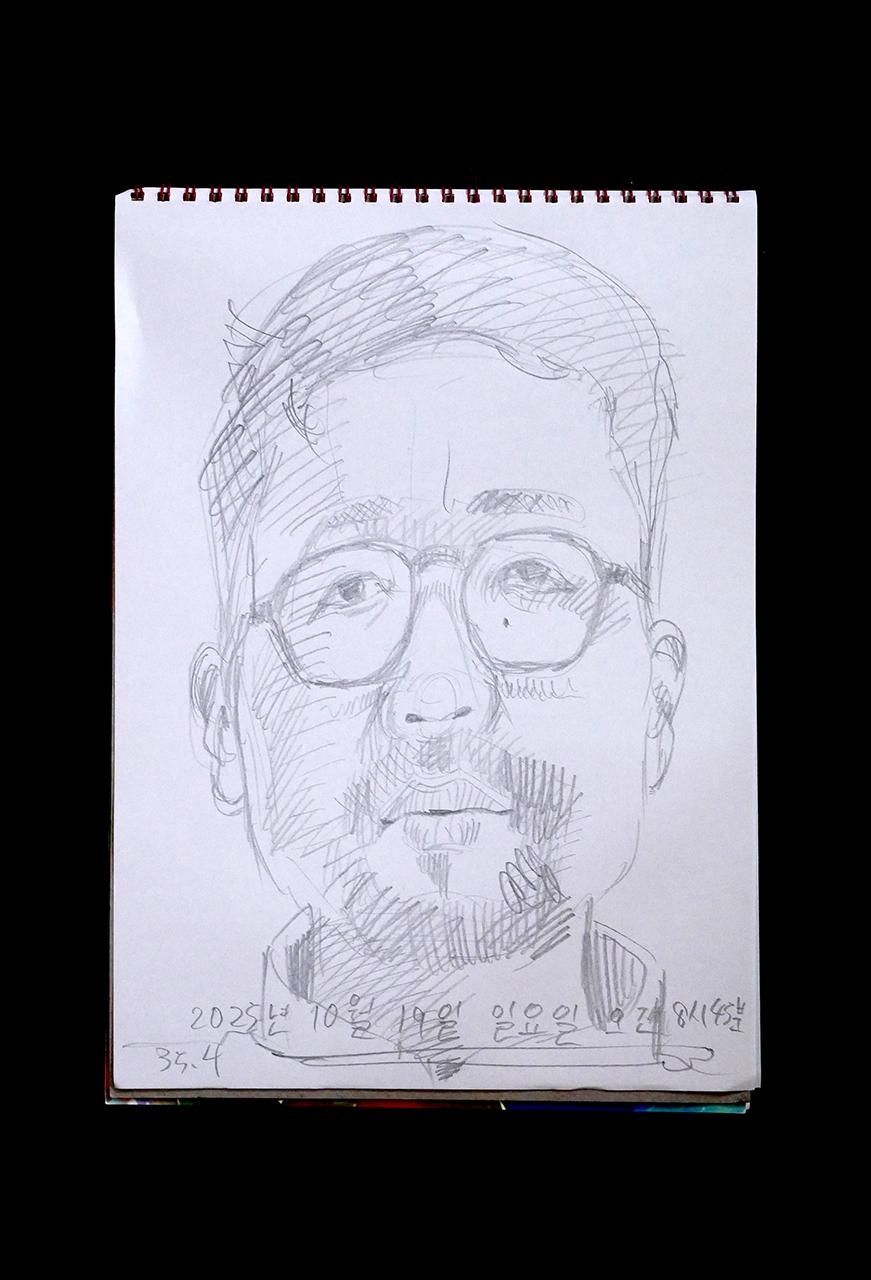 Contemporary artist SHINTAKU Tomoni's 2025/10/19 Self-portrait or pencil drawing
