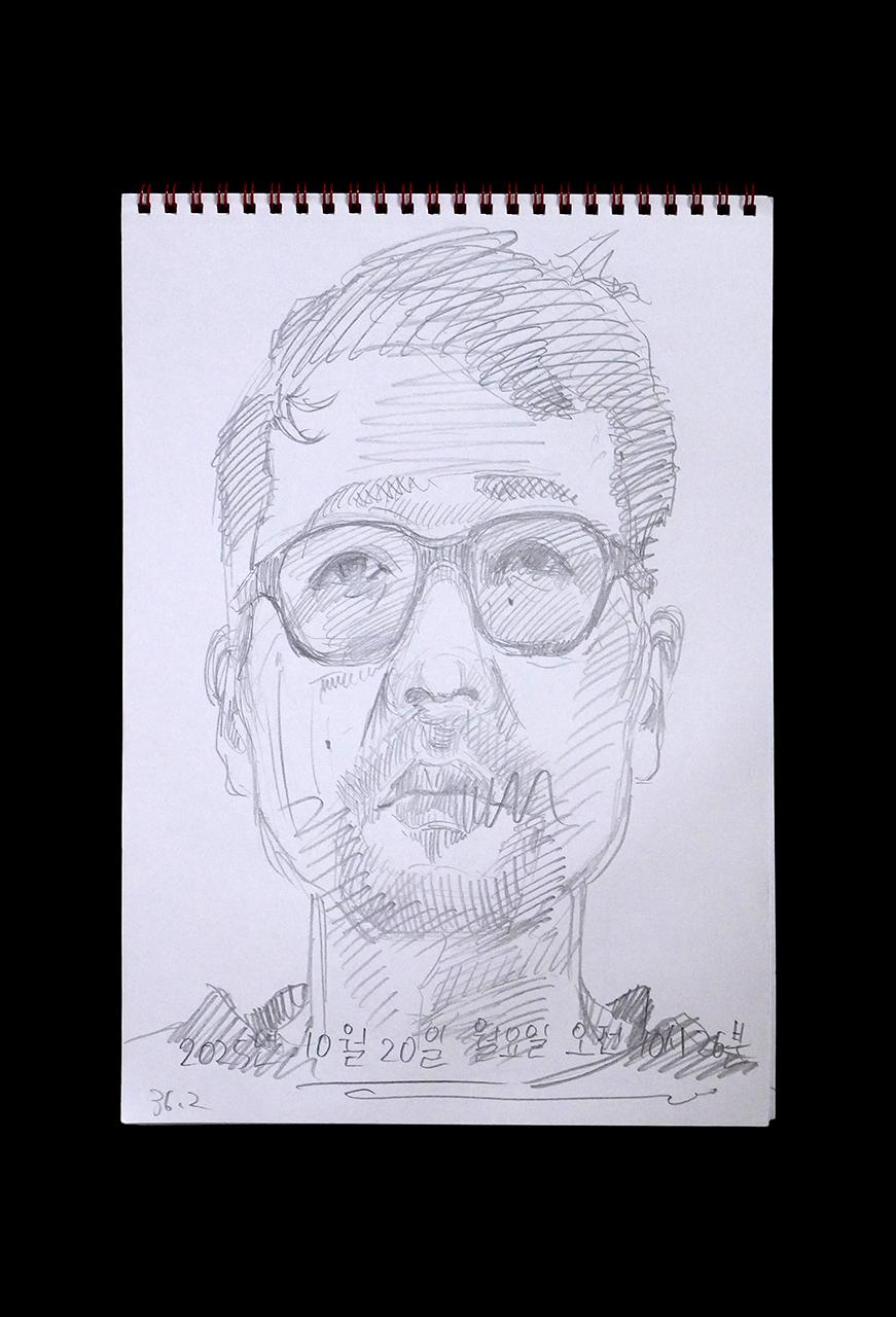 Contemporary artist SHINTAKU Tomoni's 2025/10/20 Self-portrait or pencil drawing