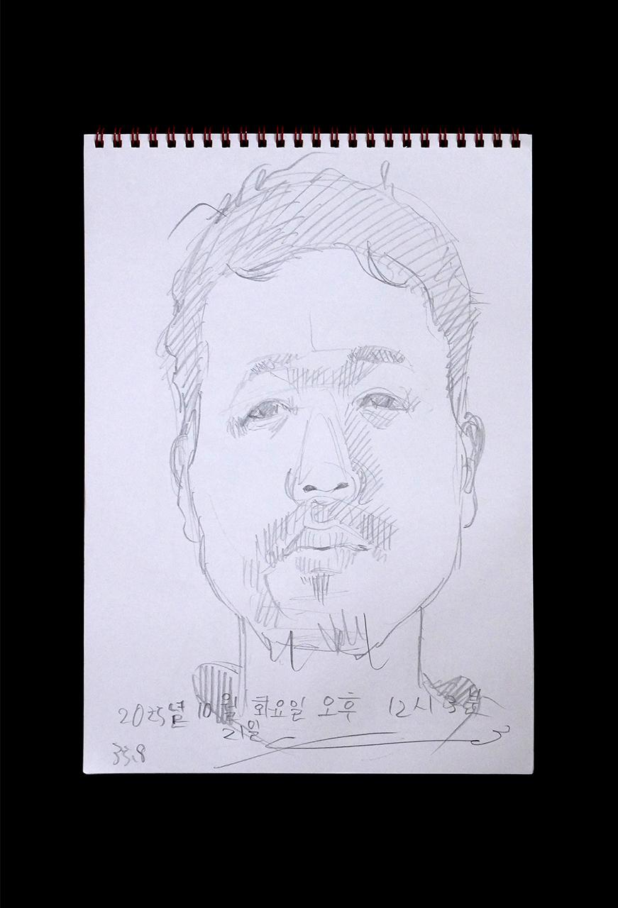 Contemporary artist SHINTAKU Tomoni's 2025/10/21 Self-portrait or pencil drawing