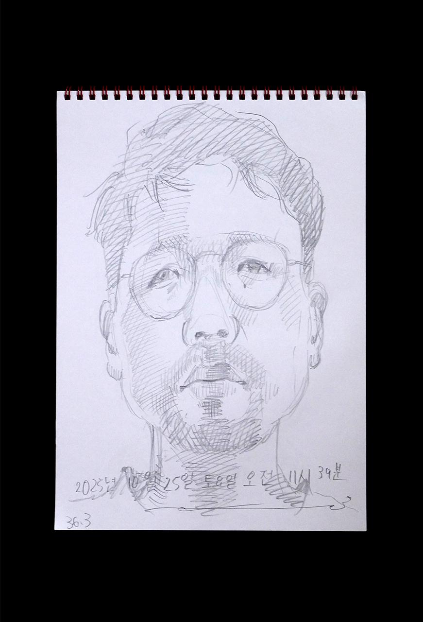 Contemporary artist SHINTAKU Tomoni's 2025/10/25 Self-portrait or pencil drawing