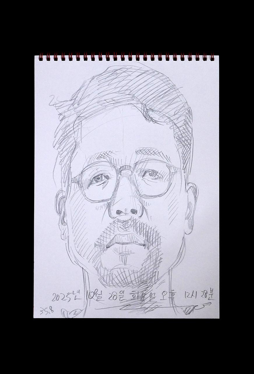 Contemporary artist SHINTAKU Tomoni's 2025/10/28 Self-portrait or pencil drawing