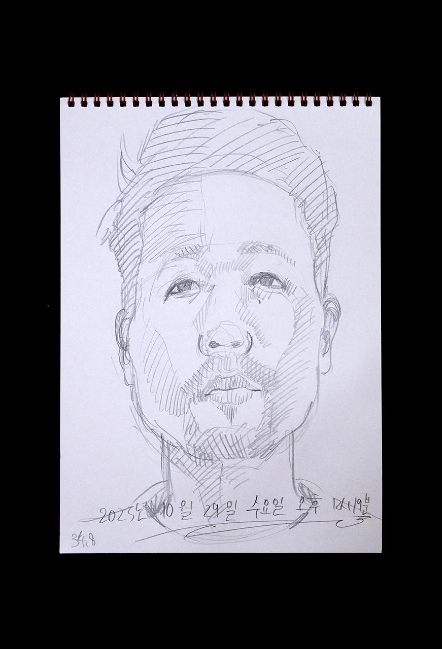 Contemporary artist SHINTAKU Tomoni's 2025/10/29 Self-portrait or pencil drawing