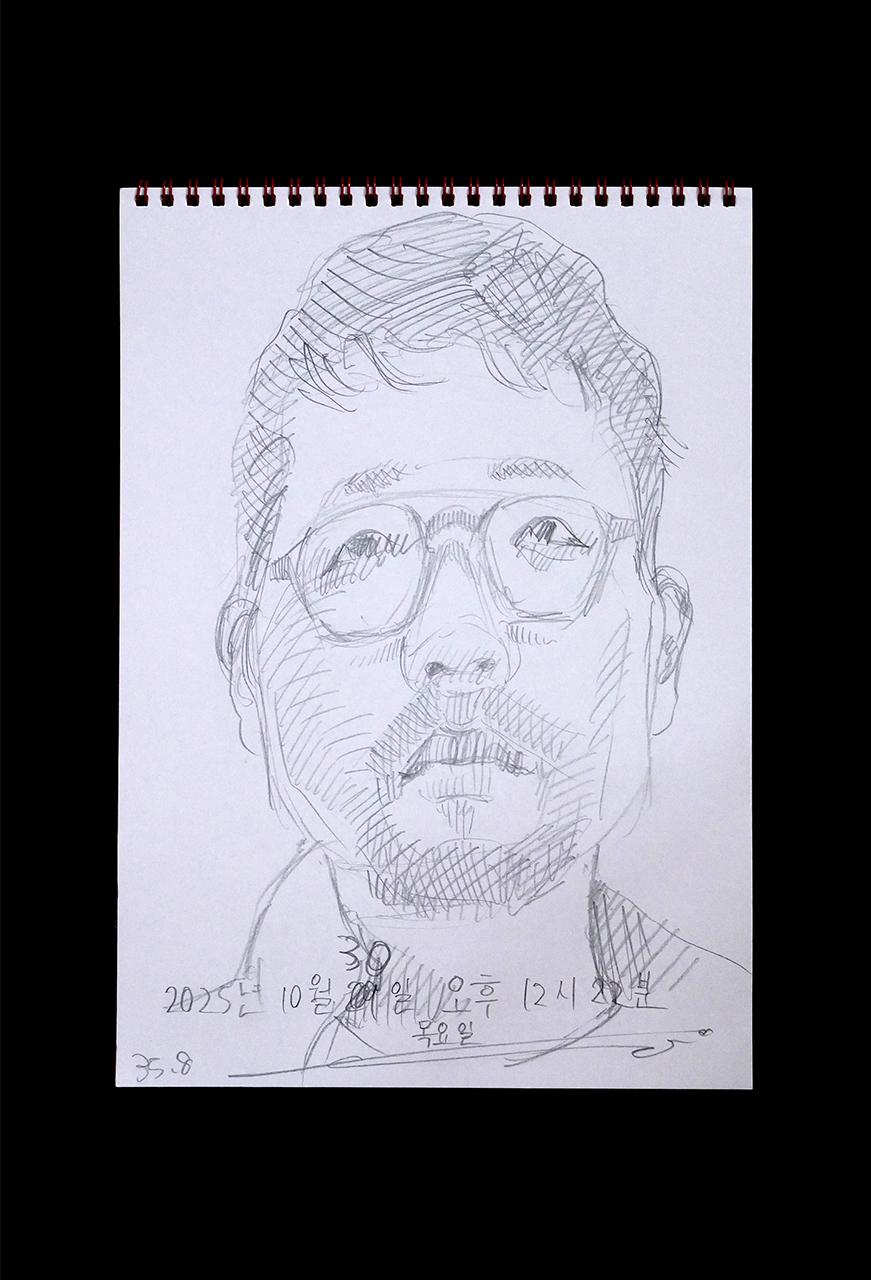 Contemporary artist SHINTAKU Tomoni's 2025/10/30 Self-portrait or pencil drawing