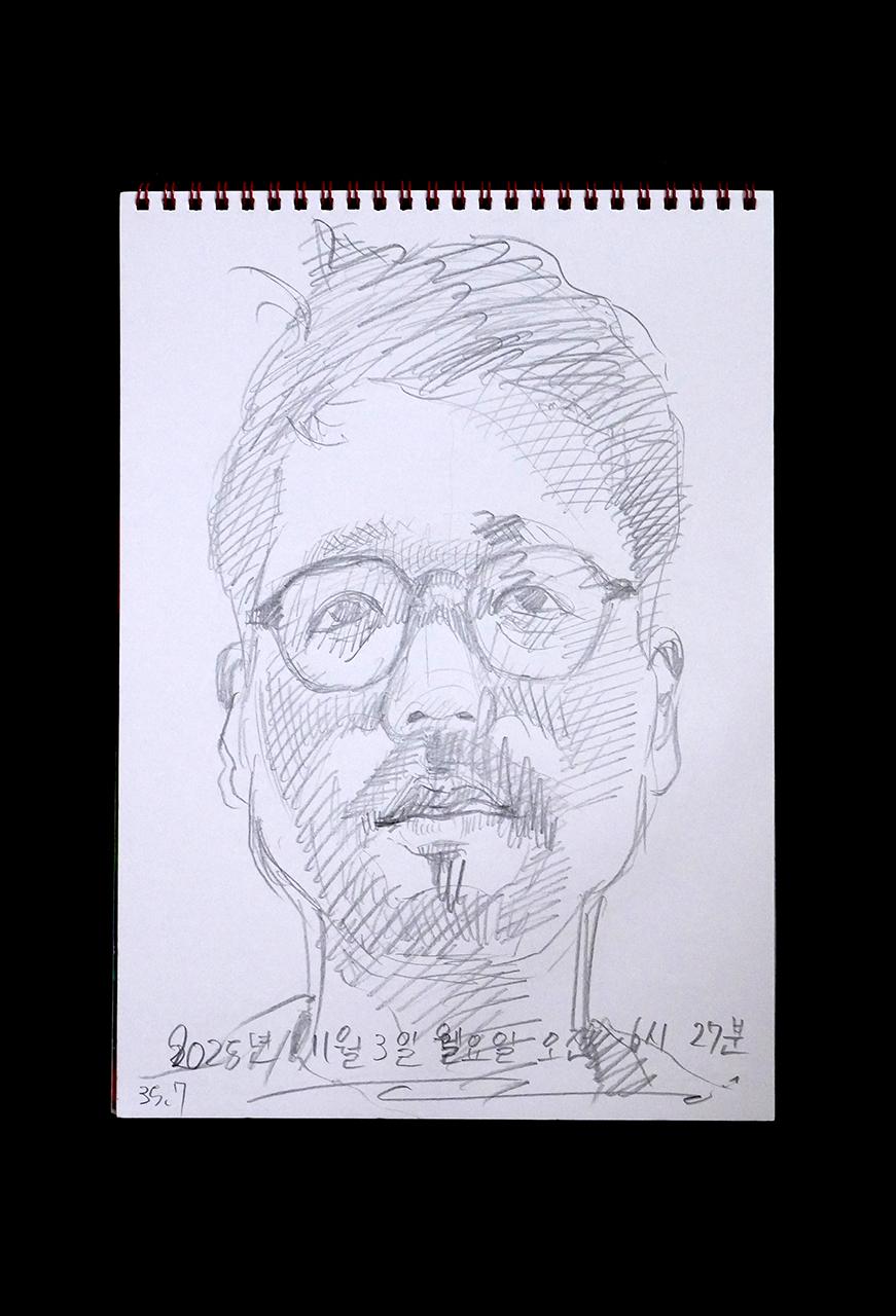 Contemporary artist SHINTAKU Tomoni's 2025/11/3 Self-portrait or pencil drawing