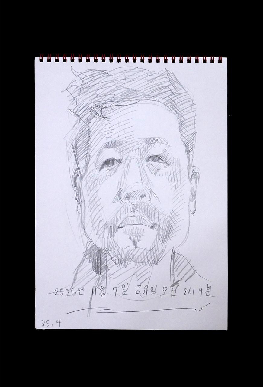 Contemporary artist SHINTAKU Tomoni's 2025/11/7 Self-portrait or pencil drawing