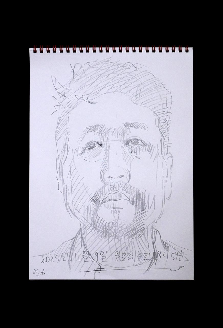Contemporary artist SHINTAKU Tomoni's 2025/11/9 Self-portrait or pencil drawing