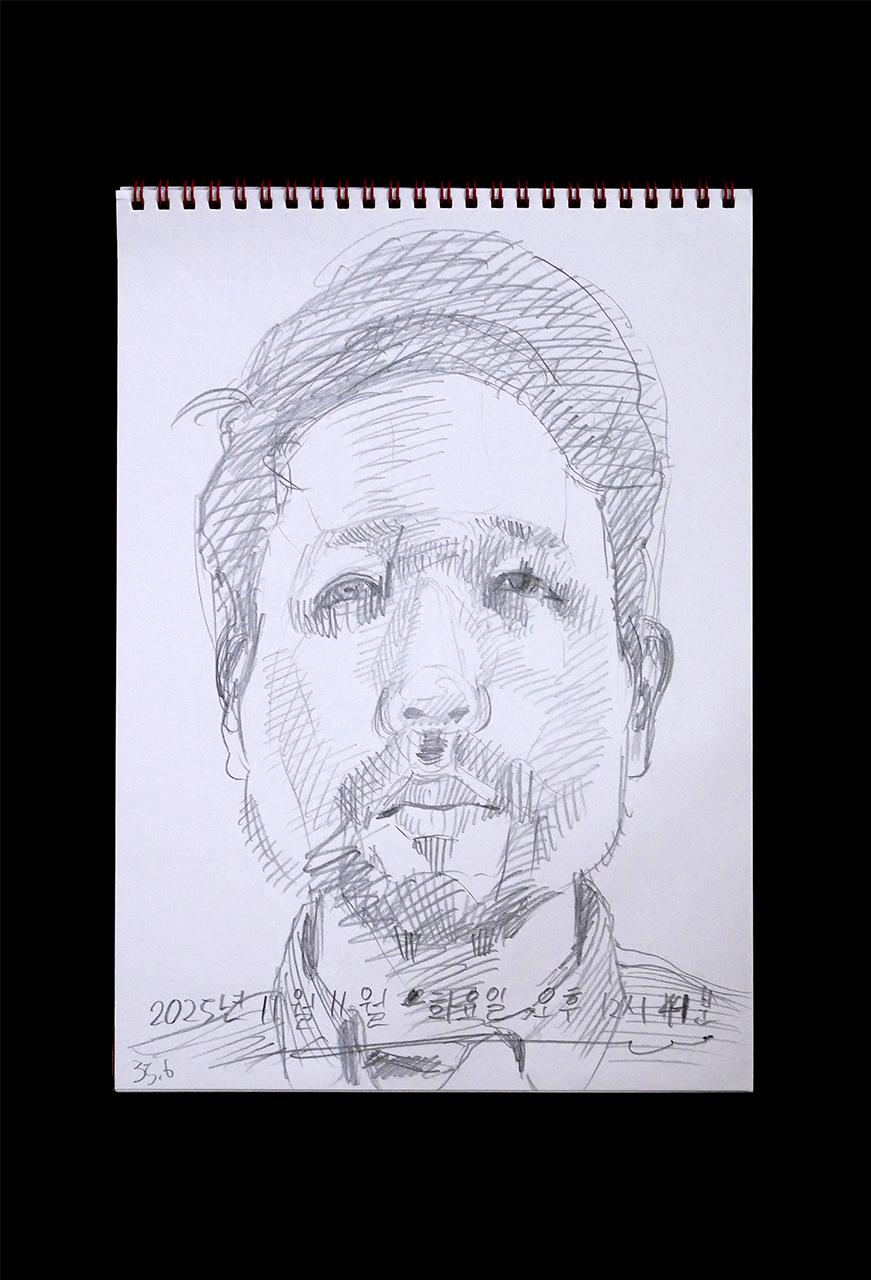Contemporary artist SHINTAKU Tomoni's 2025/11/11 Self-portrait or pencil drawing