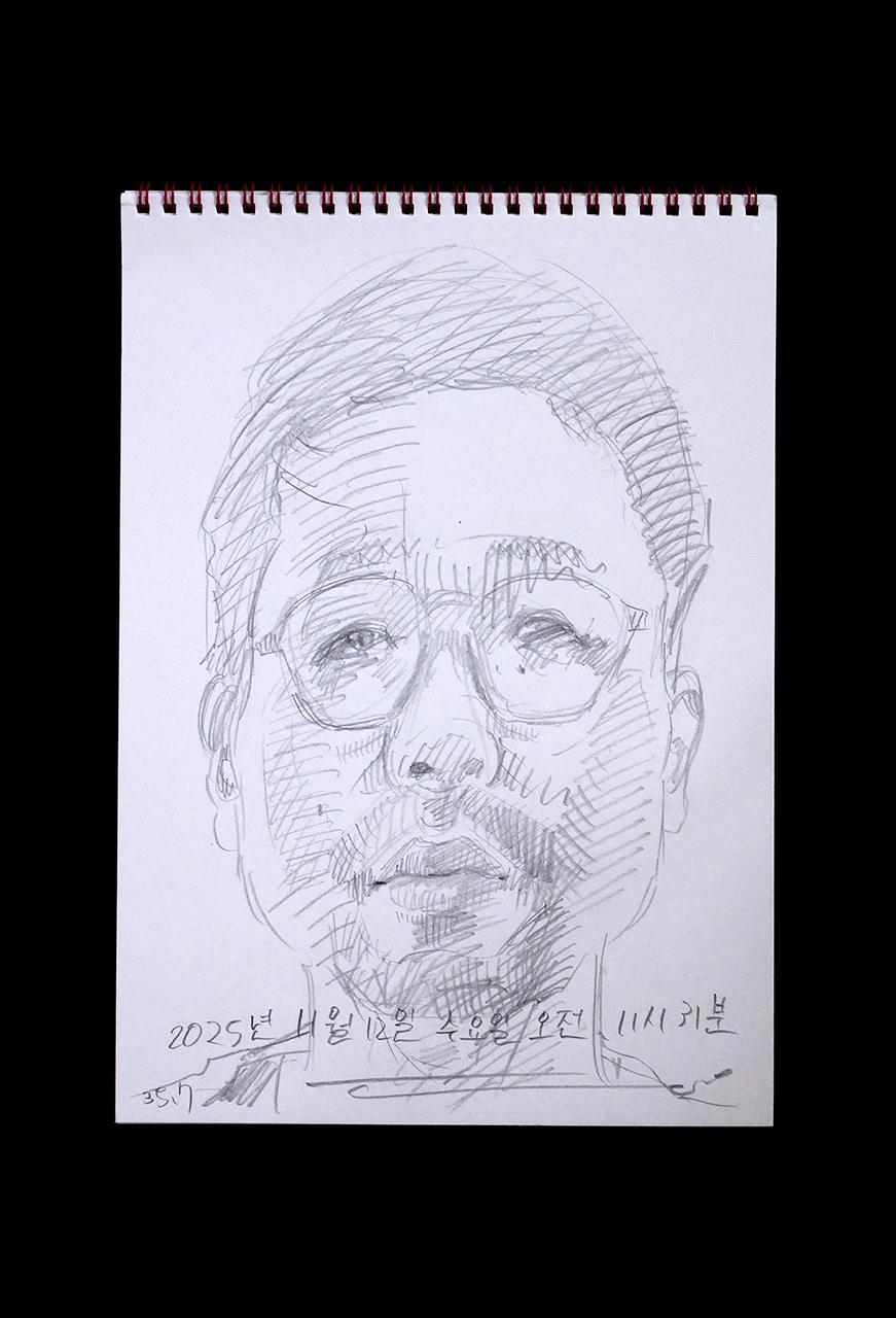Contemporary artist SHINTAKU Tomoni's 2025/11/12 Self-portrait or pencil drawing