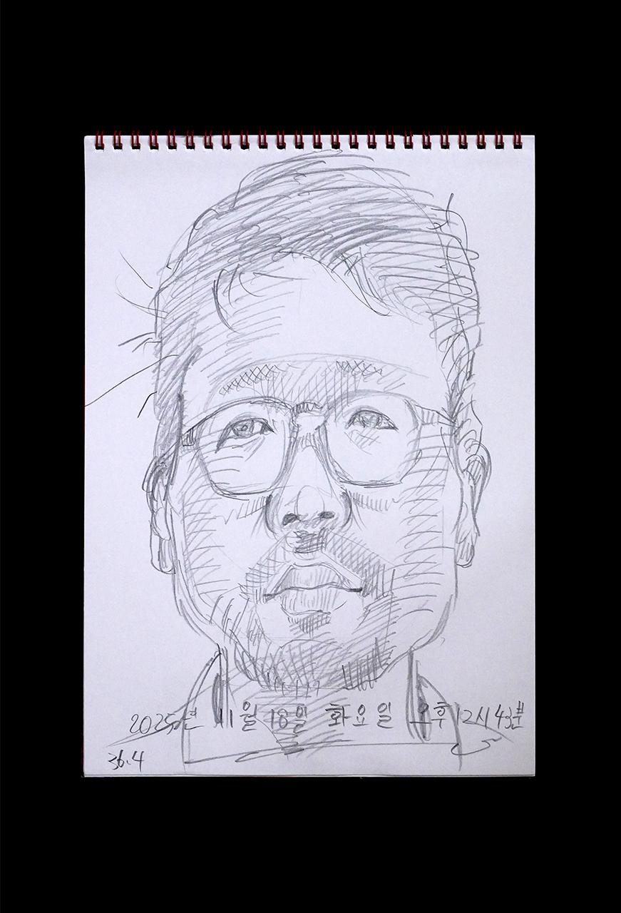 Contemporary artist SHINTAKU Tomoni's 2025/11/18 Self-portrait or pencil drawing