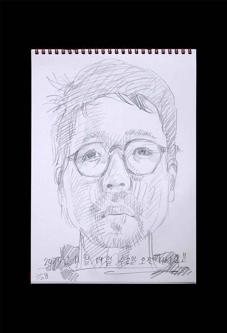 Contemporary artist SHINTAKU Tomoni's 2025/11/19 Self-portrait or pencil drawing